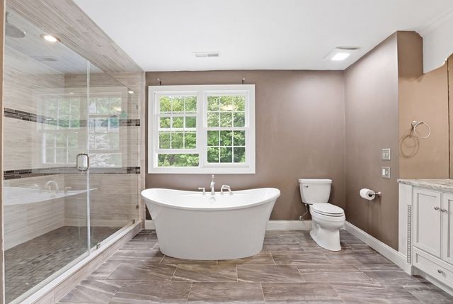 20 Tarbox Ln, North Reading, MA 01864