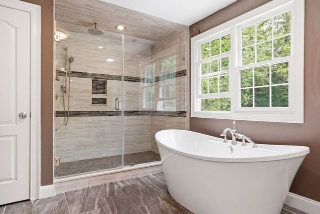 20 Tarbox Ln, North Reading, MA 01864