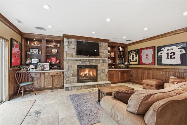 20 Tarbox Ln, North Reading, MA 01864