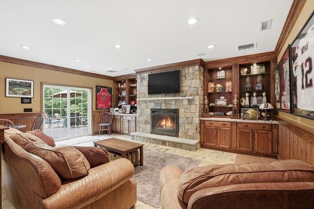 20 Tarbox Ln, North Reading, MA 01864