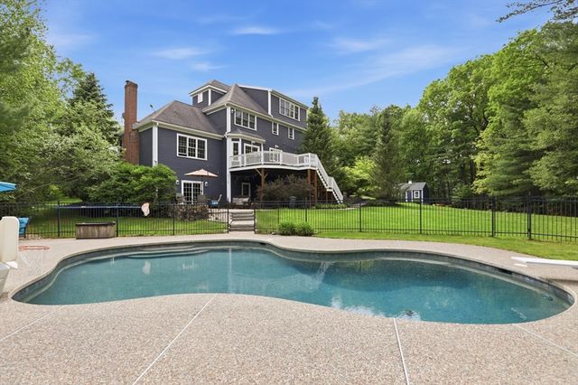 20 Tarbox Ln, North Reading, MA 01864