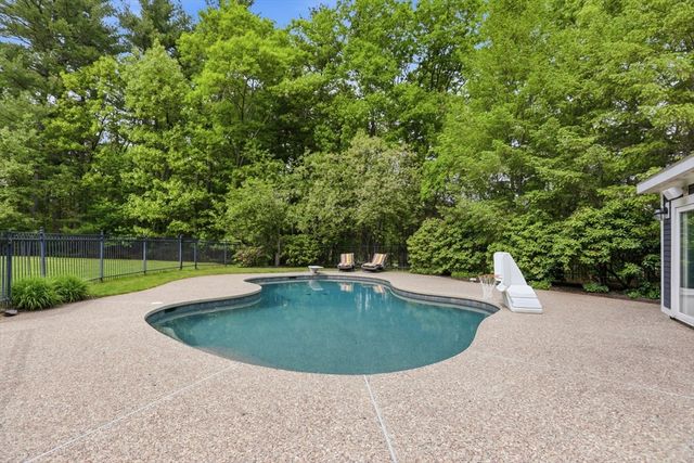 20 Tarbox Ln, North Reading, MA 01864
