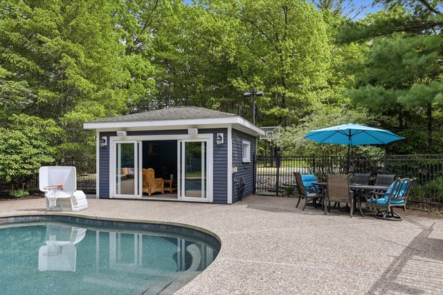20 Tarbox Ln, North Reading, MA 01864