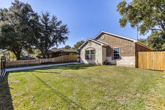 1449 Owega Avenue, Dallas, TX 75216
