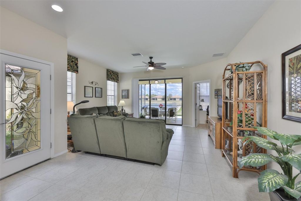 Image 19 of property listing at 5508 SUNSET FALLS DRIVE, Apollo Beach, FL 33572