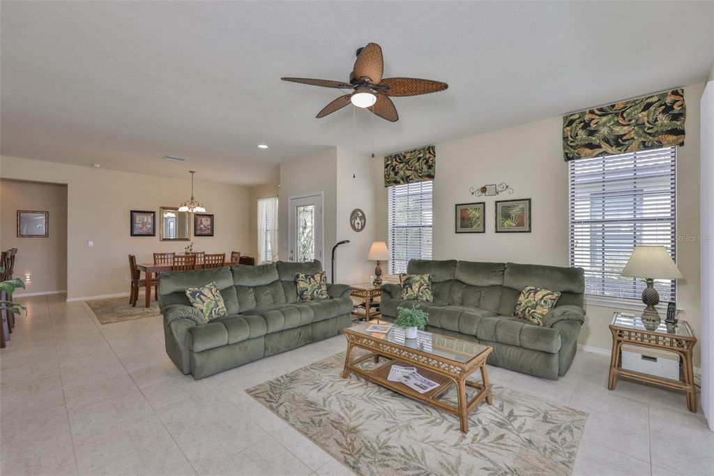 Image 28 of property listing at 5508 SUNSET FALLS DRIVE, Apollo Beach, FL 33572
