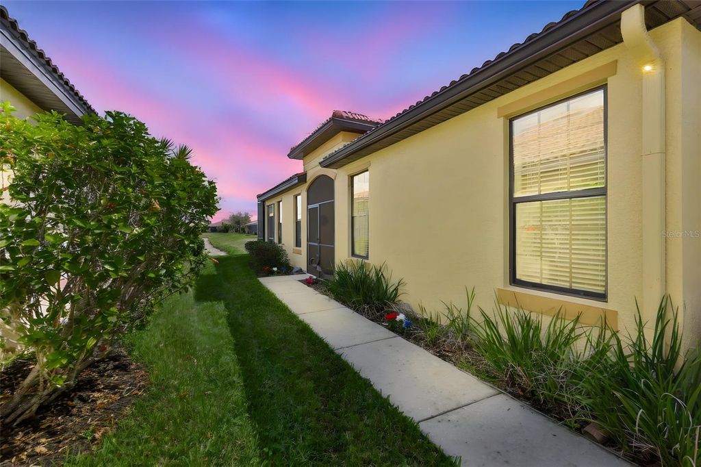 Image 5 of property listing at 5508 SUNSET FALLS DRIVE, Apollo Beach, FL 33572