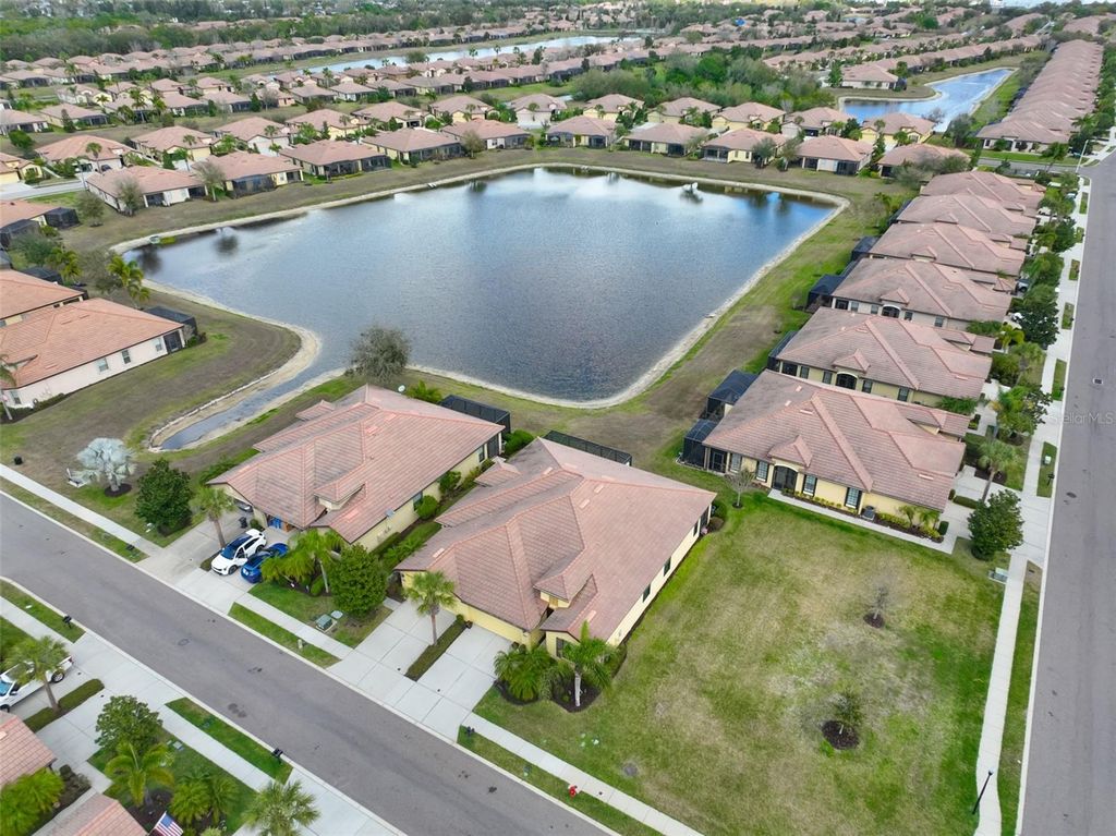 Image 71 of property listing at 5508 SUNSET FALLS DRIVE, Apollo Beach, FL 33572