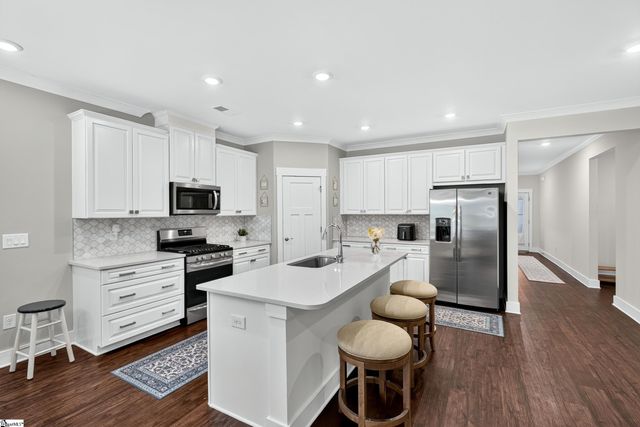 2 Yorkmont Way, Greer, SC 29651