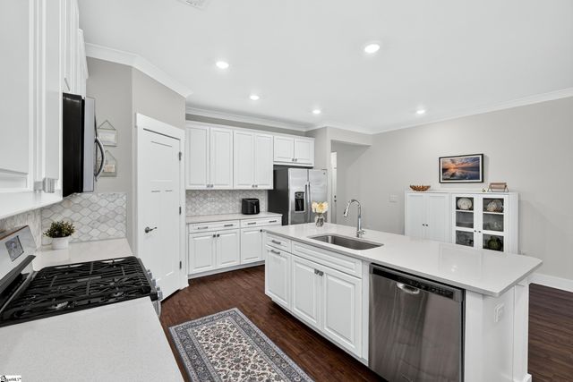 2 Yorkmont Way, Greer, SC 29651