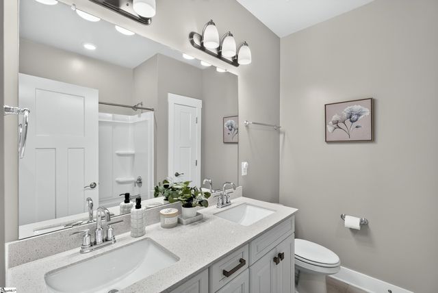2 Yorkmont Way, Greer, SC 29651