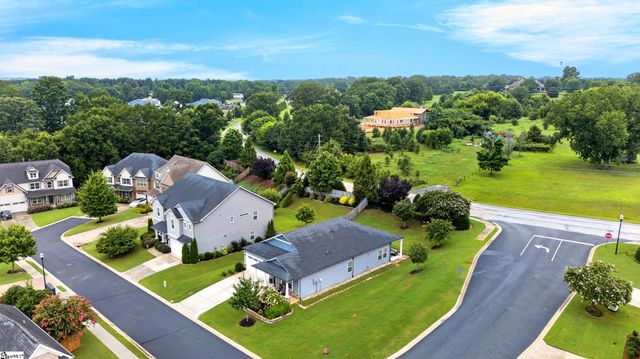 2 Yorkmont Way, Greer, SC 29651