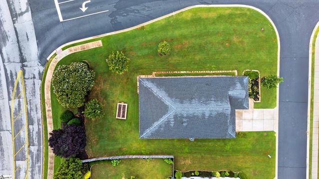 2 Yorkmont Way, Greer, SC 29651