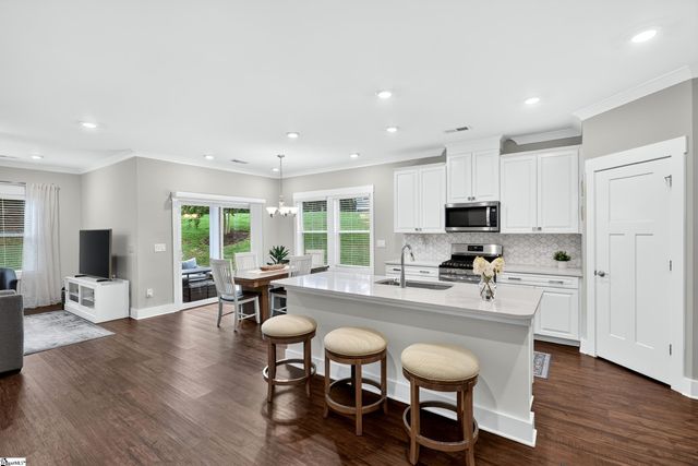 2 Yorkmont Way, Greer, SC 29651