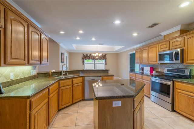 1904 Santa Rosa Dr, Alice, TX 78332