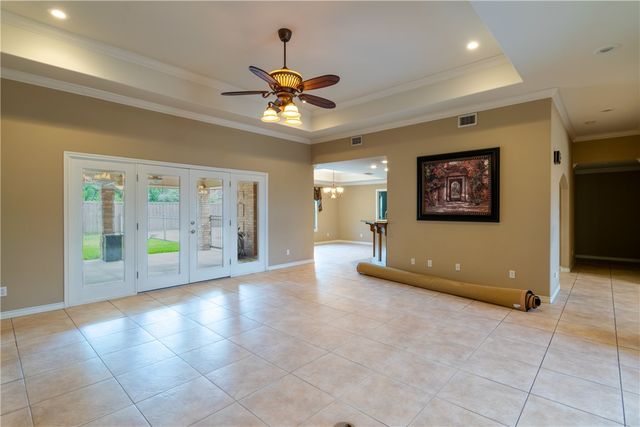 1904 Santa Rosa Dr, Alice, TX 78332