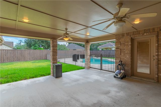 1904 Santa Rosa Dr, Alice, TX 78332