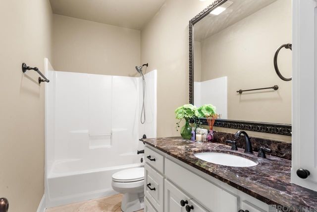8272 Valencia Ct, Baton Rouge, LA 70820