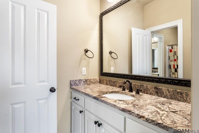 8272 Valencia Ct, Baton Rouge, LA 70820