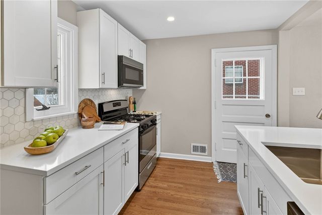 578 Moreland Drive, Mt Lebanon, PA 15243