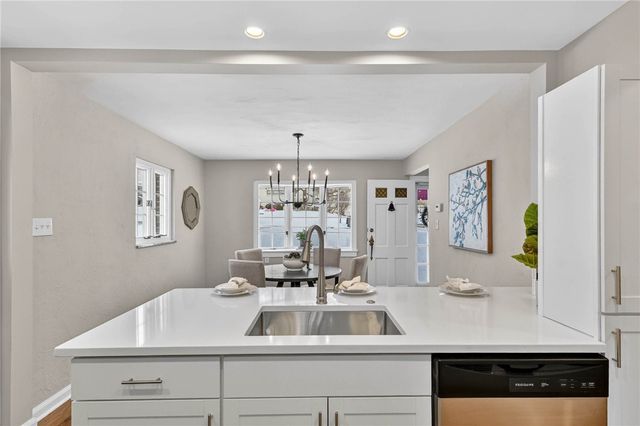 578 Moreland Drive, Mt Lebanon, PA 15243