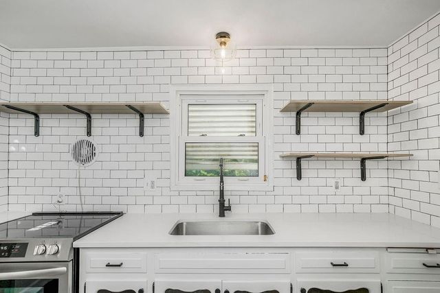 4428 N MONROE Avenue, Kansas City, MO 64117