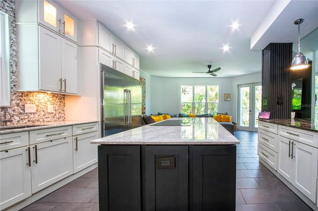 3915 SOMERSET DRIVE 9, Sarasota, FL 34242