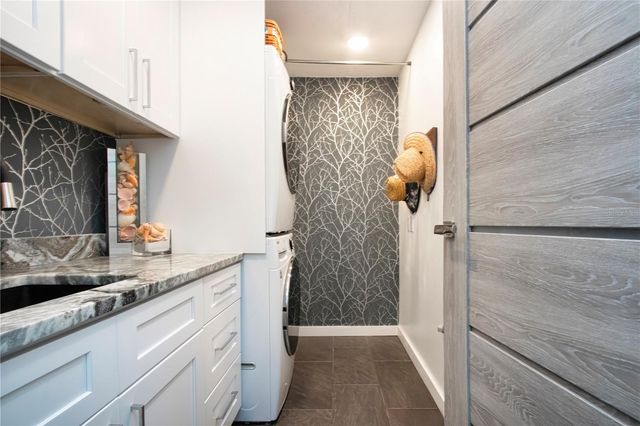 3915 SOMERSET DRIVE 9, Sarasota, FL 34242