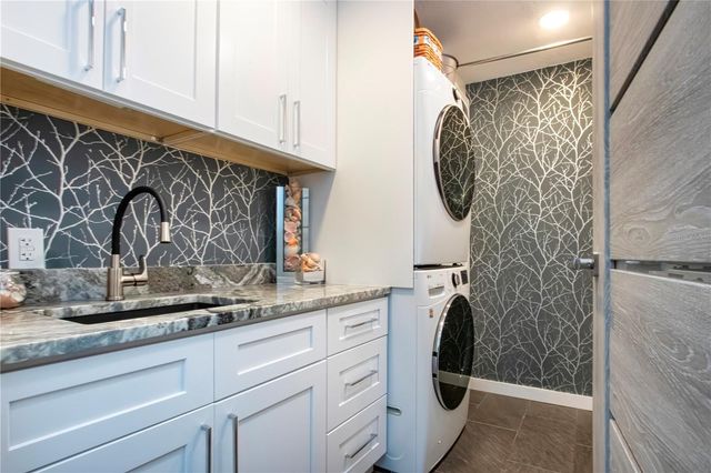 3915 SOMERSET DRIVE 9, Sarasota, FL 34242
