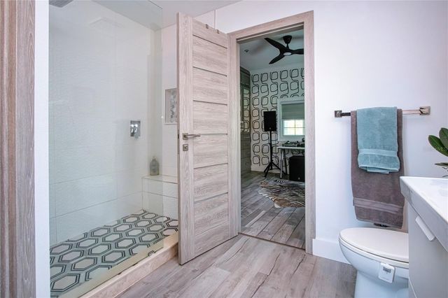 3915 SOMERSET DRIVE 9, Sarasota, FL 34242