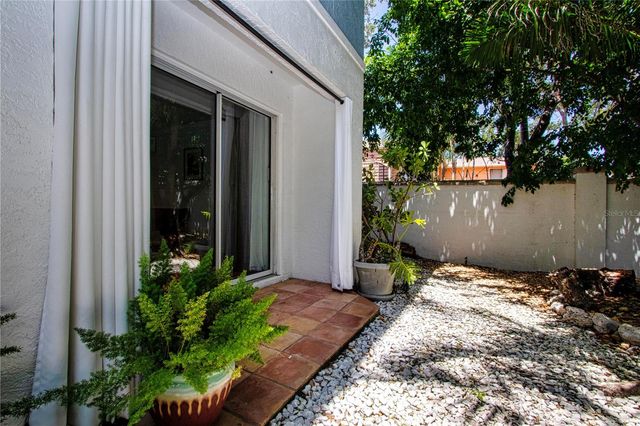 3915 SOMERSET DRIVE 9, Sarasota, FL 34242