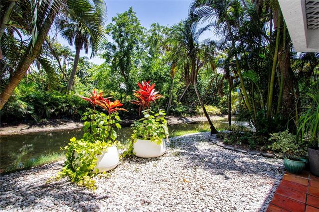 3915 SOMERSET DRIVE 9, Sarasota, FL 34242