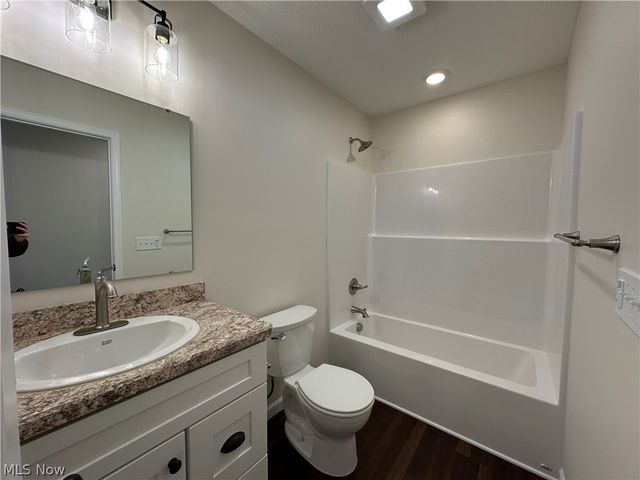 32 Maranatha Drive, Youngstown, OH 44505