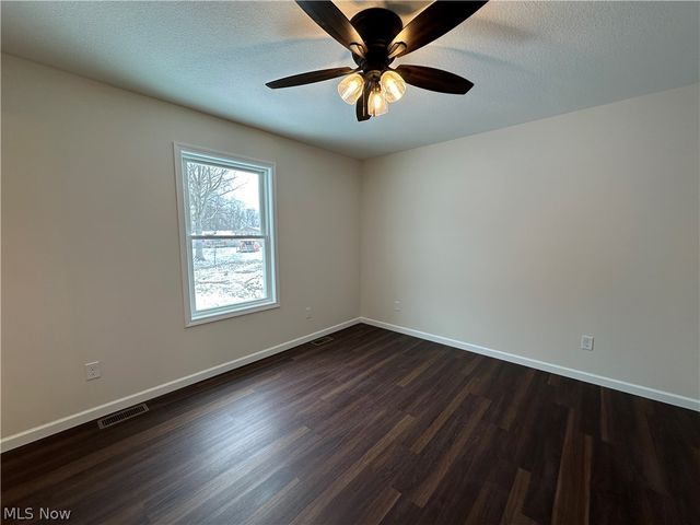 32 Maranatha Drive, Youngstown, OH 44505