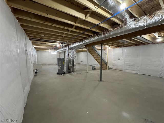 32 Maranatha Drive, Youngstown, OH 44505