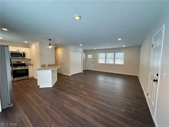 32 Maranatha Drive, Youngstown, OH 44505