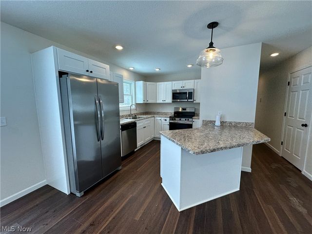 32 Maranatha Drive, Youngstown, OH 44505