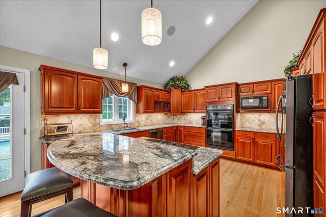 33 Wilcox Lane, Portland, CT 06480