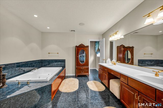 33 Wilcox Lane, Portland, CT 06480