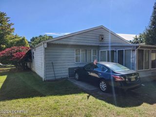 26 Chesterfield Lane, Toms River, NJ 08757