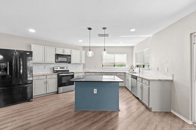 7051 Shadow Run, San Antonio, TX 78250