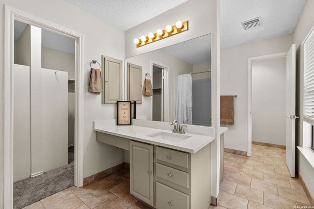 7051 Shadow Run, San Antonio, TX 78250