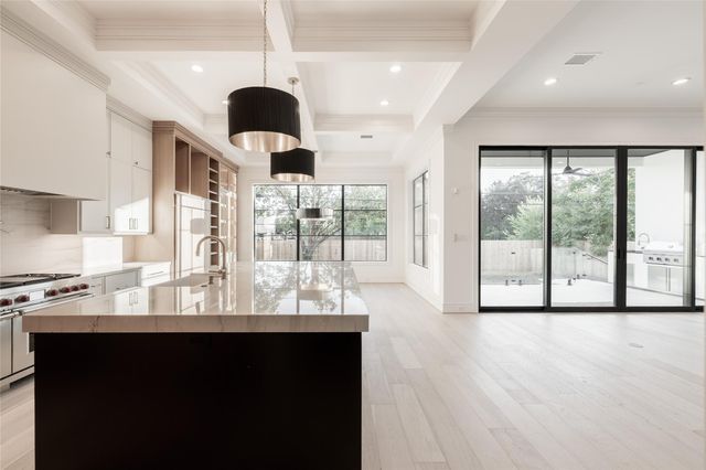 4923 Mimosa Street, Bellaire, TX 77401