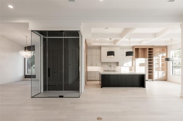 4923 Mimosa Street, Bellaire, TX 77401