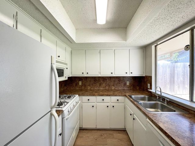 906 Acorn Oaks DR, Austin, TX 78745