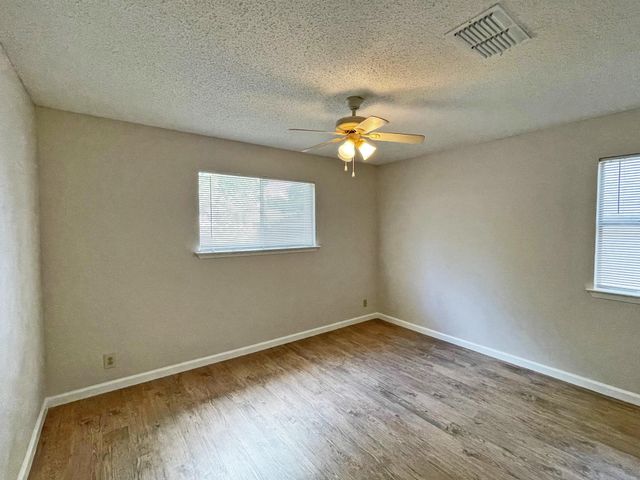 906 Acorn Oaks DR, Austin, TX 78745