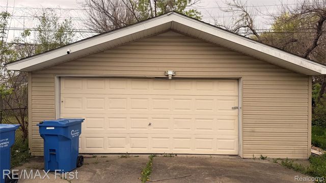 2184 Garrick Avenue, Warren, MI 48091