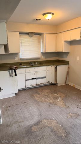 2184 Garrick Avenue, Warren, MI 48091