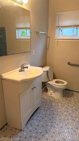 2184 Garrick Avenue, Warren, MI 48091