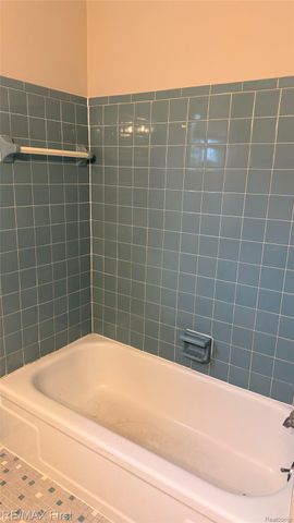 2184 Garrick Avenue, Warren, MI 48091